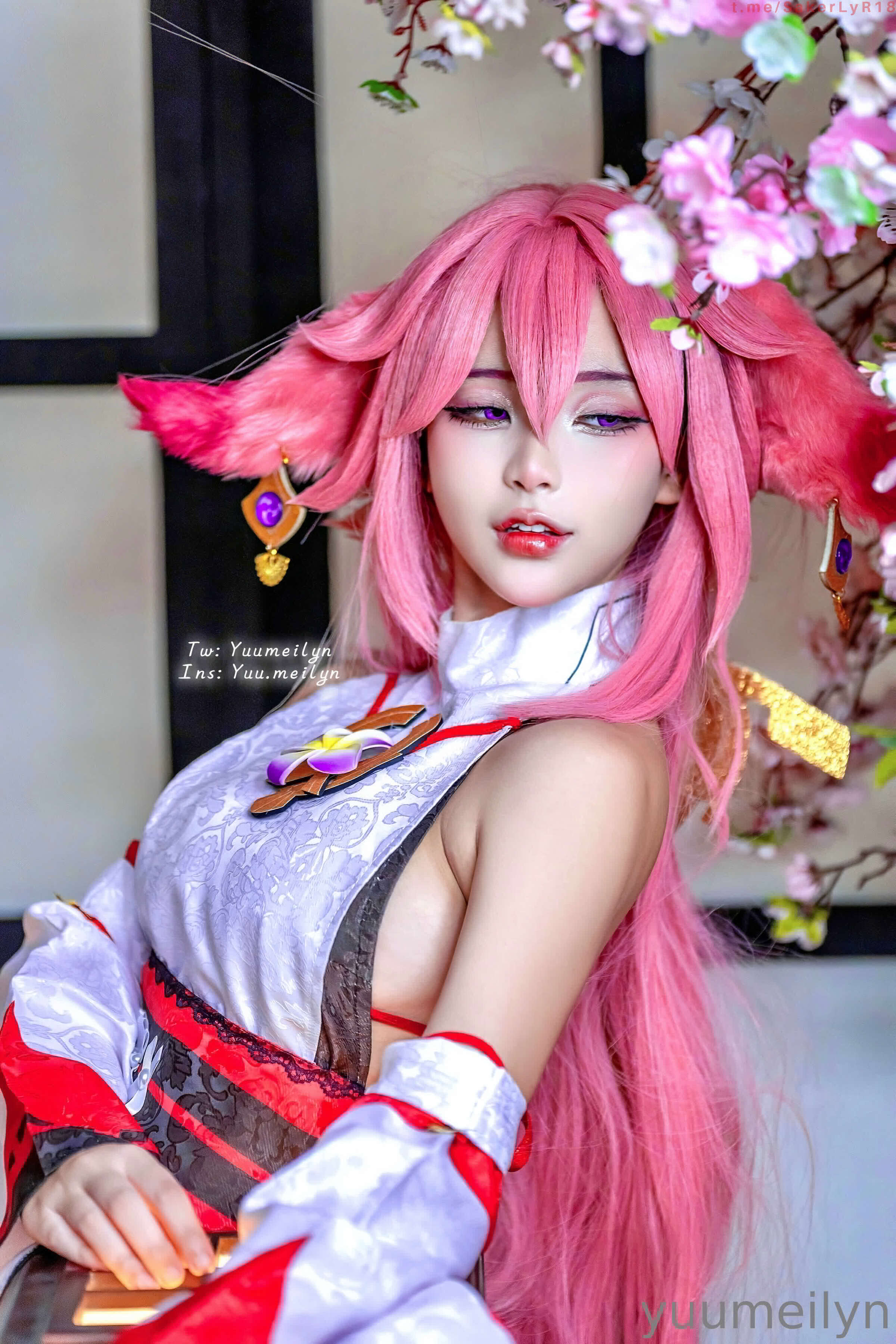 Meiilyn (yuumeilyn) cosplay Yae Miko – Genshin Impact